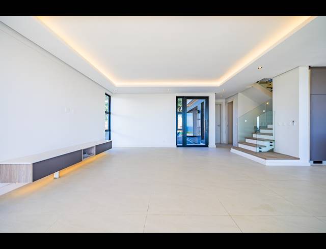 5 BEDROOM HOUSE FOR SALE IN ZULULAMI LUXURY COASTAL ESTATE